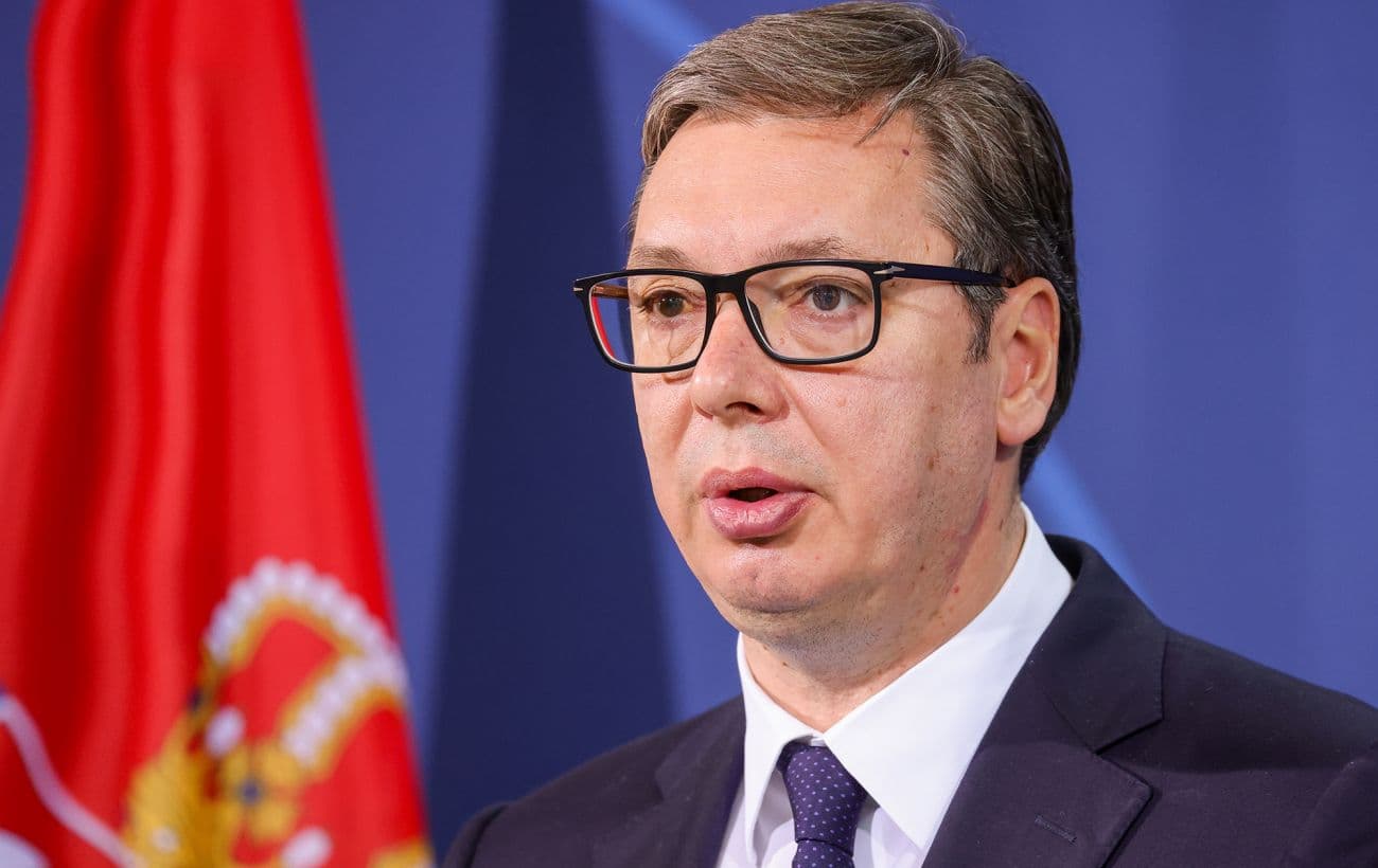Vučić poziva Srbiju da sprovede reforme umesto "revolucionarnog haosa"
