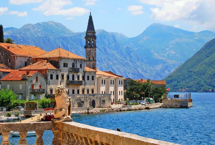 Srbija obezbeđuje četvrtinu turističkog prometa Crne Gore